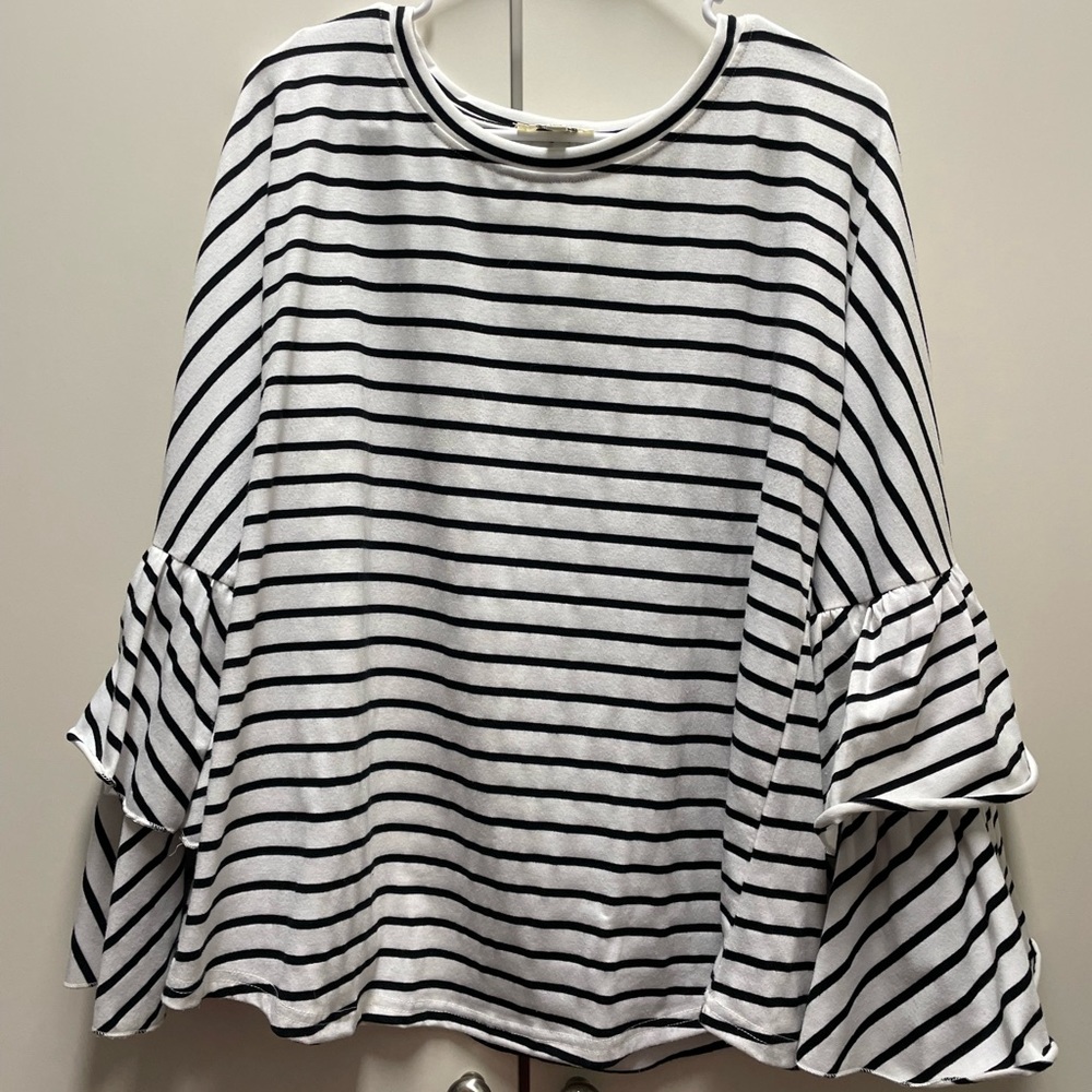Umgee shirt with bell sleeves - size M